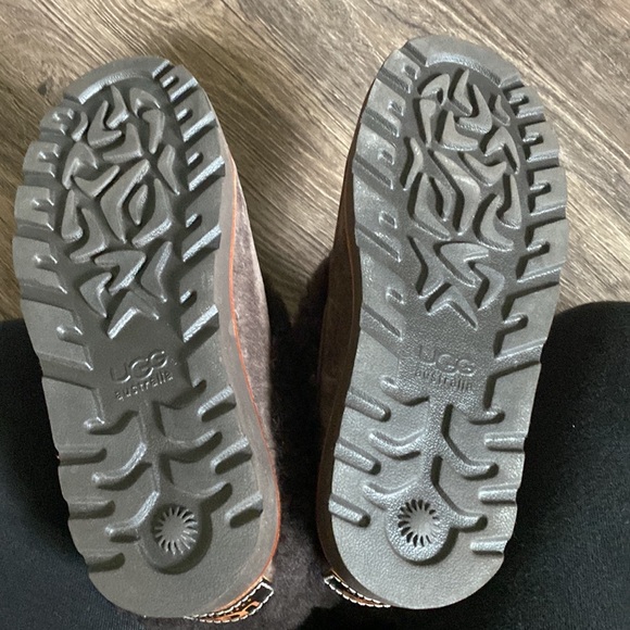 UGG Chocolate Suede Shearling Women Boots Size US 6 - Picture 8 of 9